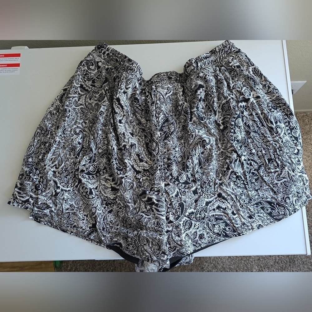 Torrid Size 2 Boho Pull On Shorts NWT Flowy Summer Festival - Picture 4 of 4